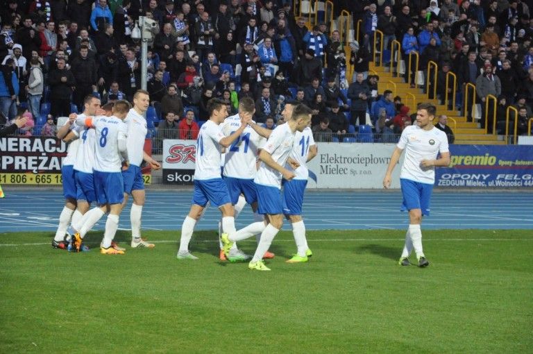 Stal Mielec u siebie wygrywa wszystko i odjeżdża rywalom