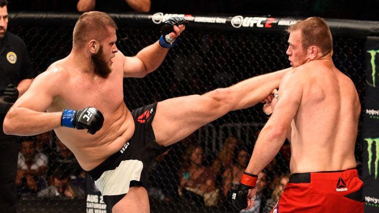 UFC: Marcin Tybura nokautuje wysokim kopnięciem! [WIDEO]