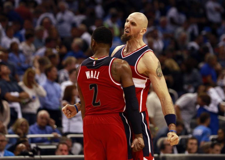NBA: Wizards rzutem na taśmę wyrównują stan rywalizacji, Gortat ponownie najlepszym zbierającym [WIDEO]