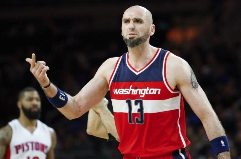 NBA: Bucks miażdżą Wizards, średni mecz Gortata [WIDEO]