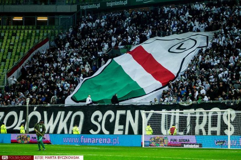 Dlaczego kibice Legii nie weszli na stadion w Białymstoku? Afera z udziałem policji!