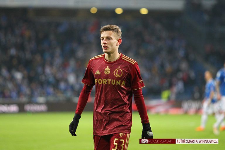 OFICJALNIE: Szymański odchodzi z Legii! Padł transferowy rekord!