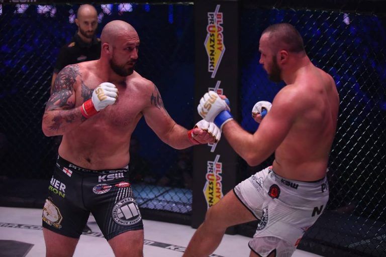 KSW 47: De Fries nadal na tronie wagi ciężkiej, Szymon Kołecki pokonał przed czasem Mariusza Pudzianowskiego. Porażki Janikowskiego i Mańkowskiego [WYNIKI GALI]