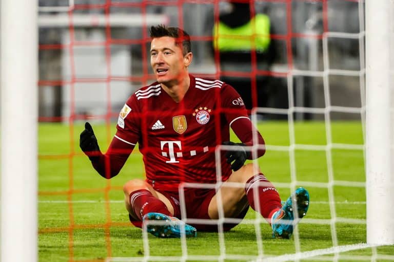 Lewandowski trafia na celownik Barcelony! I znów strzela w lidze [wideo]