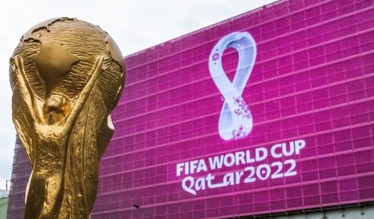 FIFA zapewni fanom atrakcje na mundialu. Kibice będą spać na pustyni