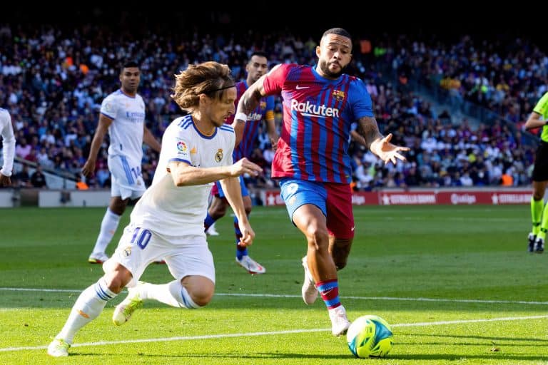 Real Madryt rozegra El Clasico w specjalnych strojach. Czarne koszulki na 120-lecie klubu
