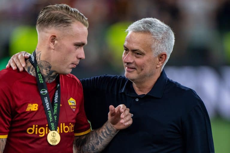 Zobacz, jak AS Roma świętowała triumf w Lidze Konferencji. Emocji nie brakowało