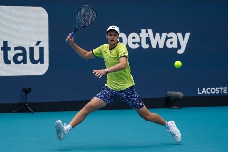 Hubert Hurkacz za burtą turnieju ATP 1000 w Madrycie. Djoković pokazał moc