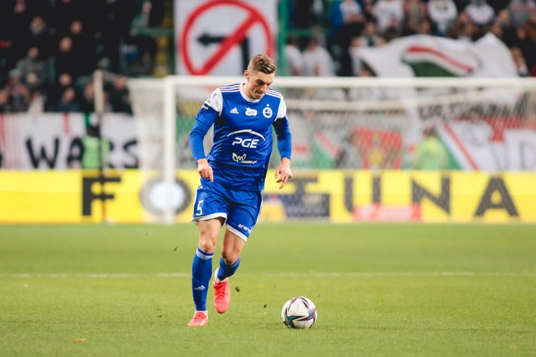 Były piłkarz Legii w Widzewie. Mateusz Żyro wzmacnia łódzki klub