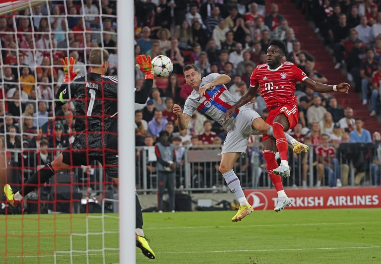 „Danke Robert” na trybunach. Lewandowski odwdzięczył się nie strzelając gola