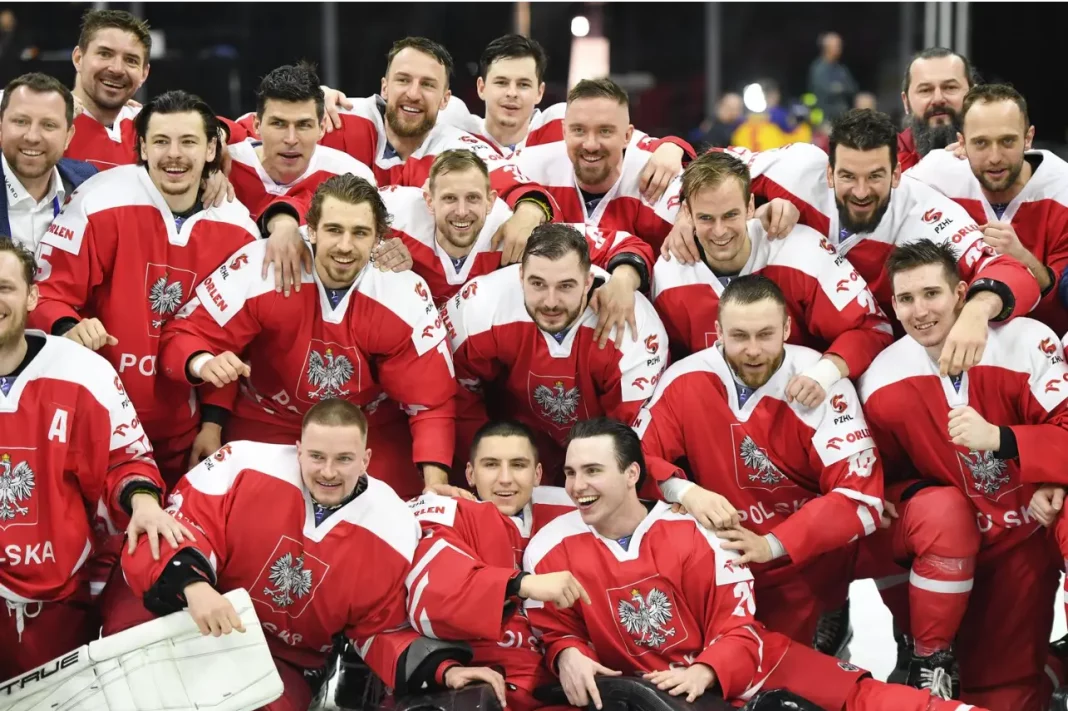 Polska reprezentacja w hokeju cieszy się z awansu do elity