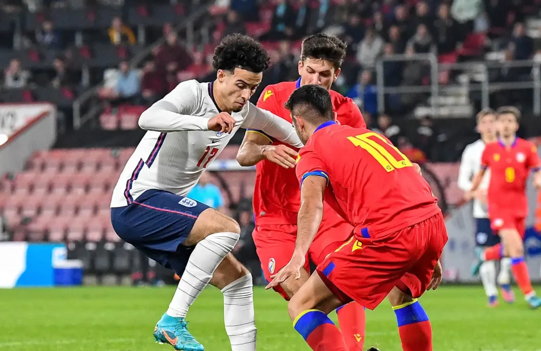 Curtis Jones, Anglia