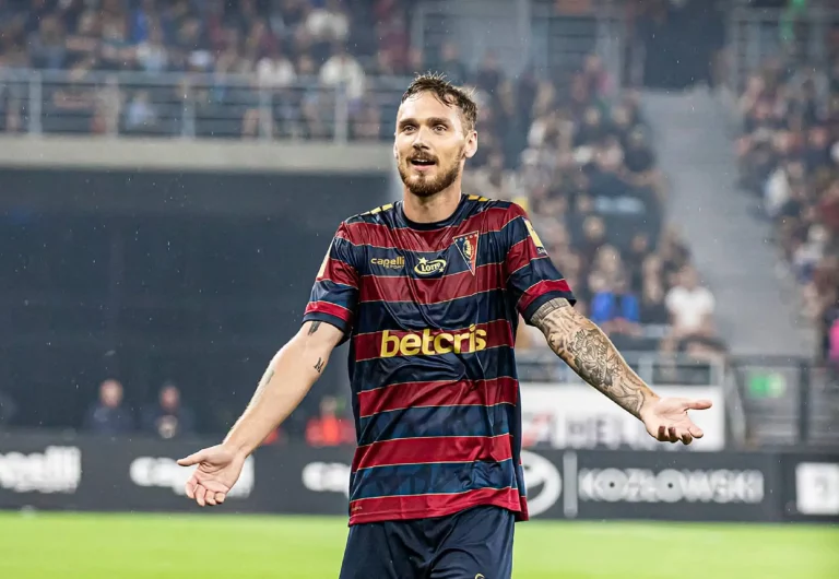 Pogoń Szczecin – Jagiellonia Białystok (28.10): Zakłady i Typy Bukmacherskie. Lider Ekstraklasy pokona Portowców?