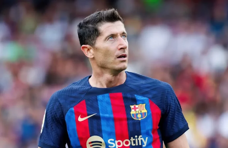 Wszystkie pary 1/8 finału Ligi Mistrzów. Lewandowski trafił na Zielińskiego