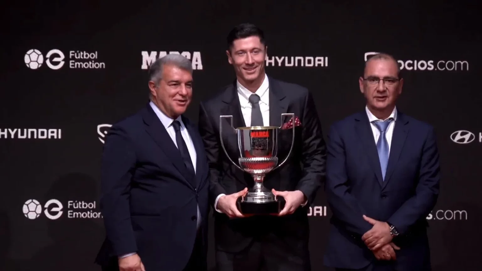 Robert Lewandowski odbiera Trofeo Pichichi