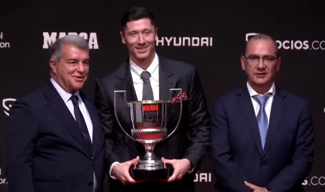 Robert Lewandowski odbiera Trofeo Pichichi