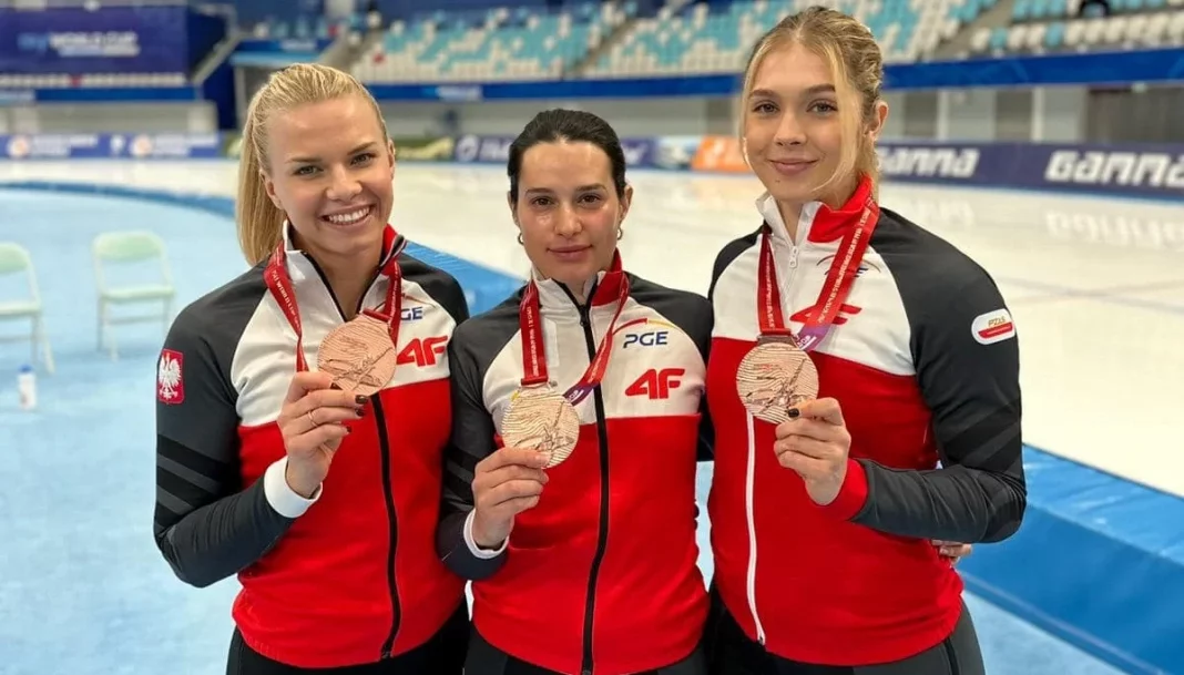 Andżelika Wójcik, Iga Wojtasik, Karolina Bosiek z medalami PŚ w Pekinie