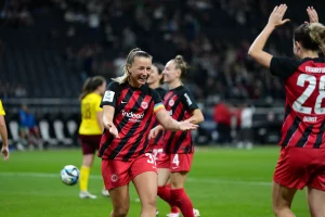 Tanja Pawollek w barwach Eintrachtu Frankfurt