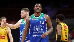 Kalif Young w meczu Trefl Sopot - Anwil Wloclawek