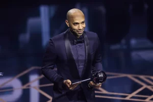 Henry odbiera nagrodę w imieniu Leo Messiego podczas gali The Best FIFA Football Awards 2023