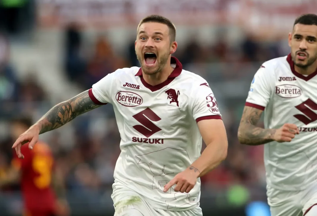 Karol Linetty cieszący się z gola strzelonego w barwach Torino FC