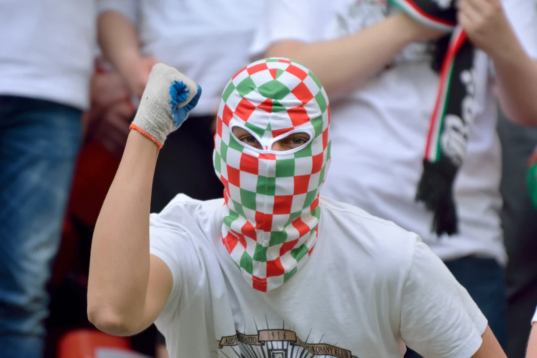 Legia Warszawa, kibic w kominiarce